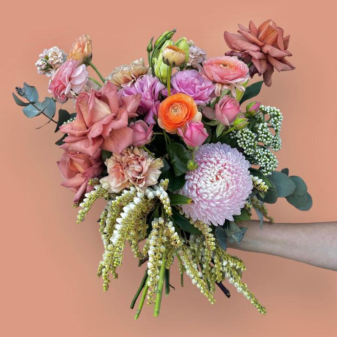 Online Florist Delivery | Peachy Flower Bouquet | Emporio Home & Flowers
